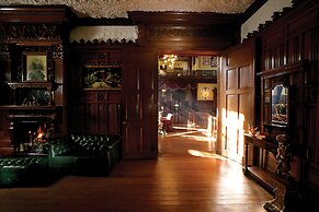 WelcomHeritage Fernhills Royal Palace