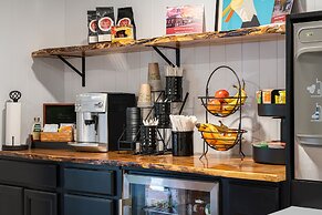 Riverhouse by Weekender (Formerly Jack Daniels Inn)