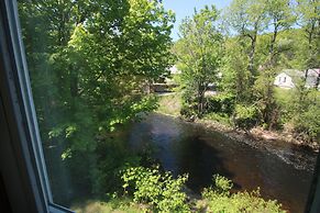 Riverhouse by Weekender (Formerly Jack Daniels Inn)