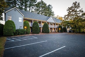 Riverhouse by Weekender (Formerly Jack Daniels Inn)