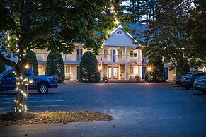 Riverhouse by Weekender (Formerly Jack Daniels Inn)