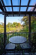 Riverhouse by Weekender (Formerly Jack Daniels Inn)