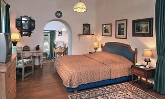 WelcomHeritage Connaught House