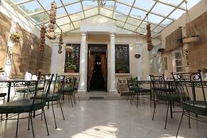 WelcomHeritage Windsor Lodge