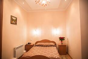 VIP House Hotel