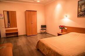VIP House Hotel