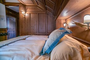 Ambra Cortina Luxury & Fashion Boutique Hotel