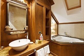 Ambra Cortina Luxury & Fashion Boutique Hotel