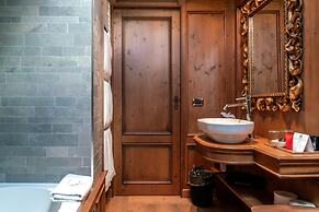 Ambra Cortina Luxury & Fashion Boutique Hotel