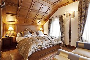 Ambra Cortina Luxury & Fashion Boutique Hotel