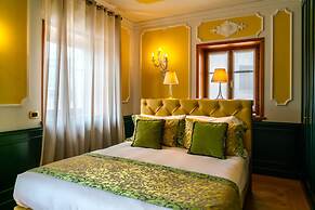 Ambra Cortina Luxury & Fashion Boutique Hotel