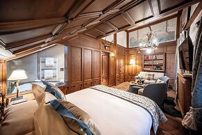 Ambra Cortina Luxury & Fashion Boutique Hotel