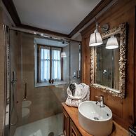 Ambra Cortina Luxury & Fashion Boutique Hotel