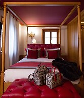 Ambra Cortina Luxury & Fashion Boutique Hotel