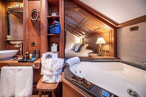 Ambra Cortina Luxury & Fashion Boutique Hotel