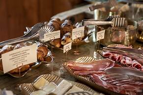 Ambra Cortina Luxury & Fashion Boutique Hotel