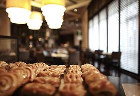 Renaissance Tianjin Lakeview Hotel