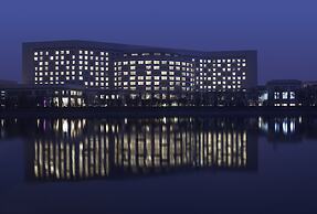 Renaissance Tianjin Lakeview Hotel