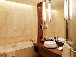 Renaissance Tianjin Lakeview Hotel