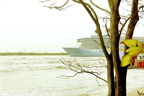 Old Lighthouse Bristow Hotel