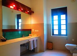 Old Lighthouse Bristow Hotel