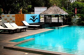 Old Lighthouse Bristow Hotel