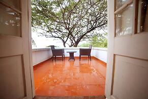 Old Lighthouse Bristow Hotel