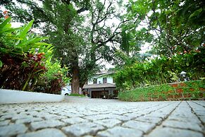 Old Lighthouse Bristow Hotel