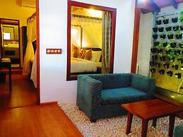 Old Lighthouse Bristow Hotel