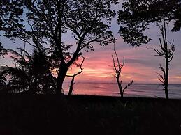 Old Lighthouse Bristow Hotel