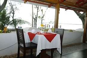 Old Lighthouse Bristow Hotel