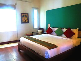 Old Lighthouse Bristow Hotel