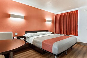 Motel 6 Youngstown, OH