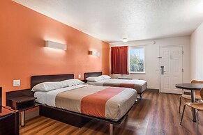 Motel 6 Youngstown, OH