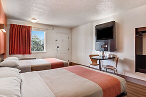 Motel 6 Youngstown, OH