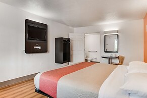 Motel 6 Youngstown, OH