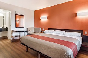 Motel 6 Youngstown, OH