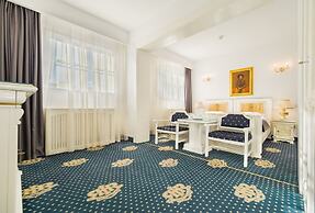 Hotel Imparatul Romanilor