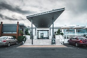 Shoreline Hotel