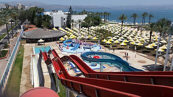 Gai Beach Resort Spa Hotel
