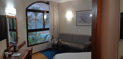 Gai Beach Resort Spa Hotel