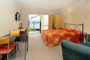 Academy at Botany Motor Inn