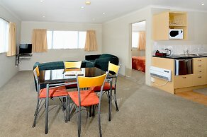 Academy at Botany Motor Inn