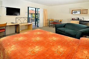 Academy at Botany Motor Inn