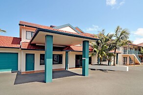 Academy at Botany Motor Inn