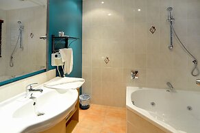 Academy at Botany Motor Inn