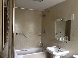 Riverbank House Hotel