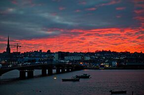 Riverbank House Hotel