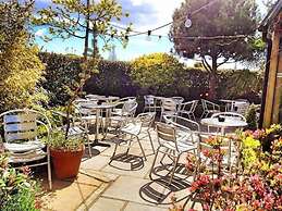 Riverbank House Hotel