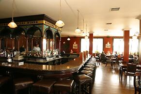 Riverbank House Hotel